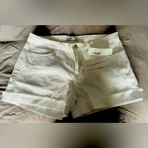 Women’s BNWT Just Black Denim Shorts, White.  Size:29